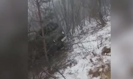 В Кабардино – Балкарии внедорожник сорвался со склона горы